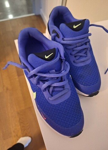 Nike Nike 34 numara çocuk spor ayakkabisi