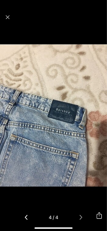 42 Beden mavi Renk Bershka yirtik detayli mom jean