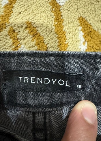 Siyah Dar Kesim Mini Kot Şort - Görsel 4