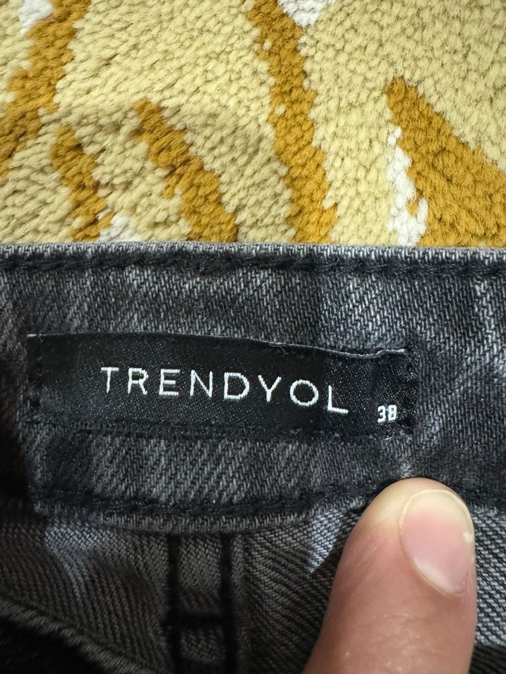 Siyah Dar Kesim Mini Kot Şort - Görsel 4