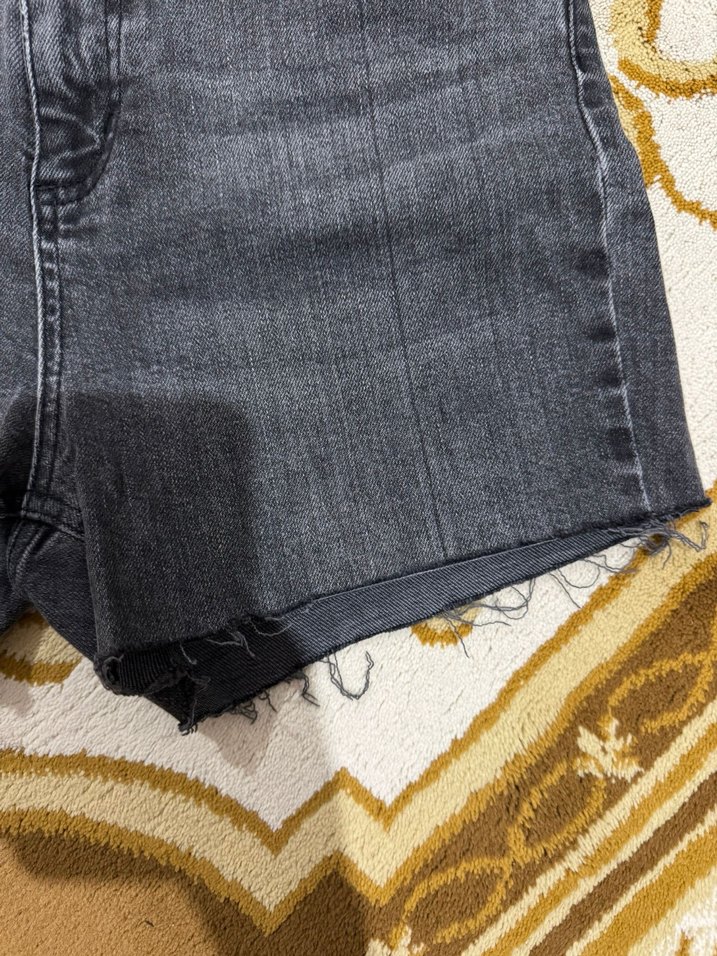 Siyah Dar Kesim Mini Kot Şort - Görsel 3