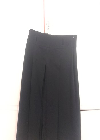 Siyah Pilili Kadın Midi Kumaş Pantolon
