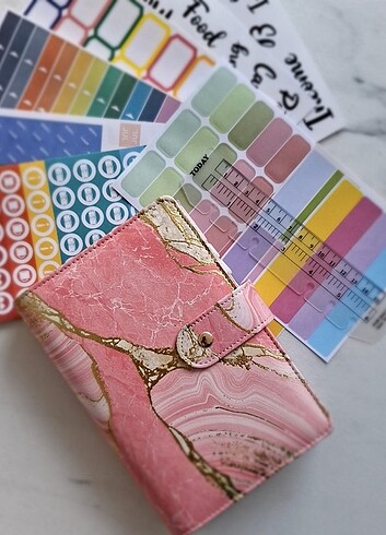 Pembe Gold simli mermer desenli bütçe planlayıcı