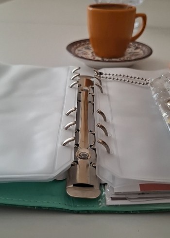 Zincir Detaylı Parlak Altın Kartlık - Görsel 5