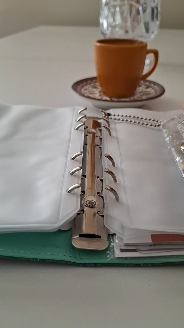 Zincir Detaylı Parlak Altın Kartlık - Görsel 5