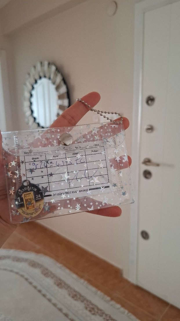 Zincir Detaylı Parlak Altın Kartlık - Görsel 3