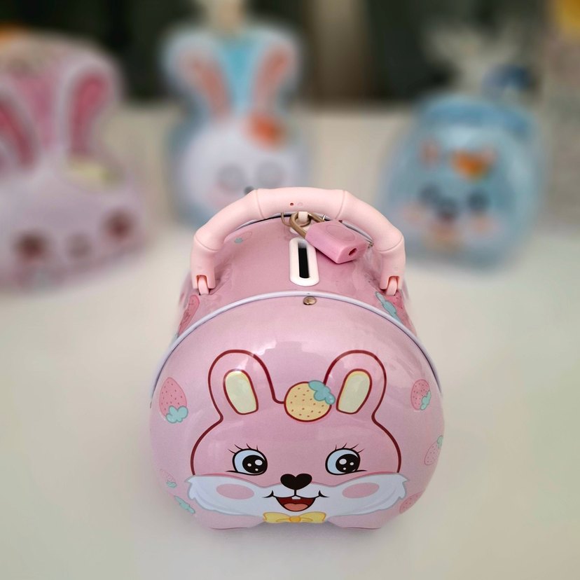 Pembe Kulplu Tavşan Kumbara
Çocuk, Yetişkin İçin KilitliKumbara - Görsel 3