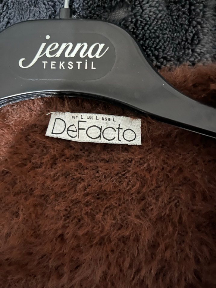 Düğmeli Kahverengi V Yaka Kadın Hırka - Görsel 3