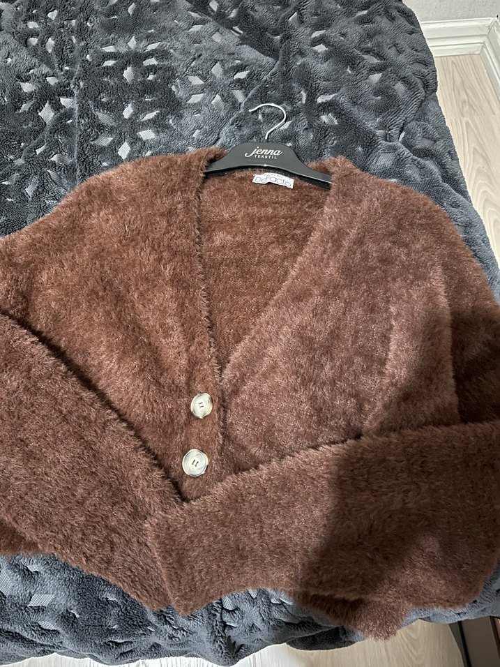 Düğmeli Kahverengi V Yaka Kadın Hırka - Görsel 2