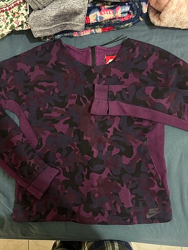 nike tech fleece sweatshirt
