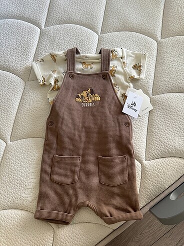 Etiketli C&A bebek salopet