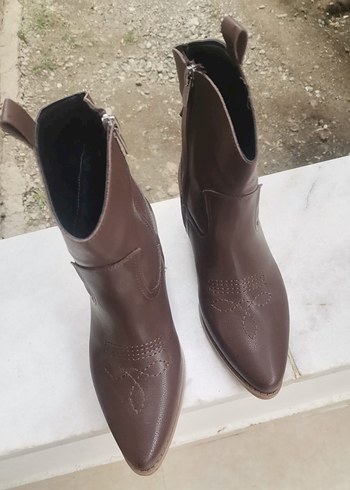 Zara Kahverengi Deri Kadın Bot, Tokalı, Kalın Topuklu
