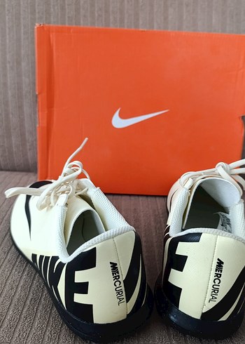 Nike Erkek Futbol Ayakkabısı Beyaz Renkli