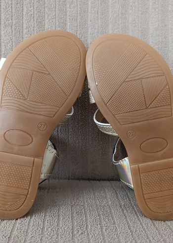 Diğer Kelebek Detaylı Altın Renk Kız Sandalet