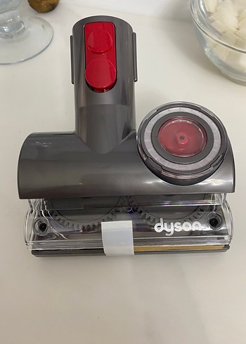 Kırmızı ve Gri Dyson Elektrikli Süpürge Başlığı - Görsel 2