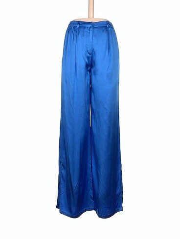 Bershka Düz Kesim %70 İndirimli.