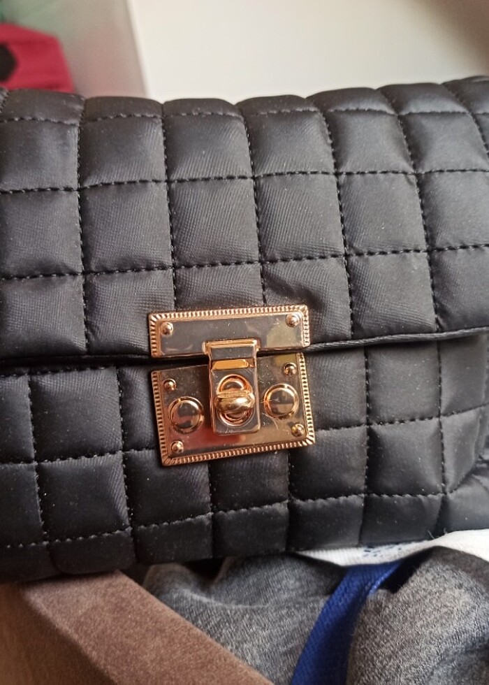 Siyah askılı kol çantası  - Görsel 4