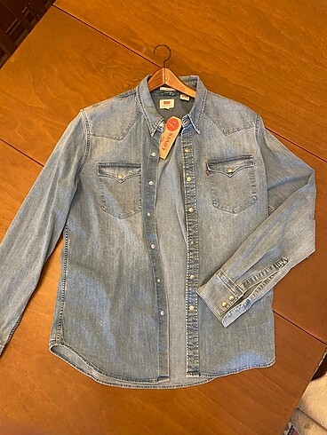 Levis Gomlek