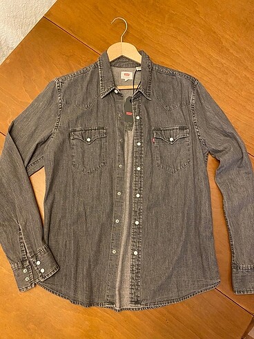 Levis Gomlek
