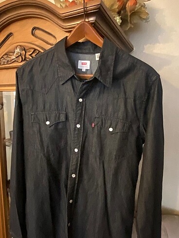Levis Gomlek
