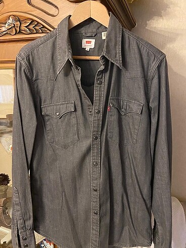 Levis Gomlek