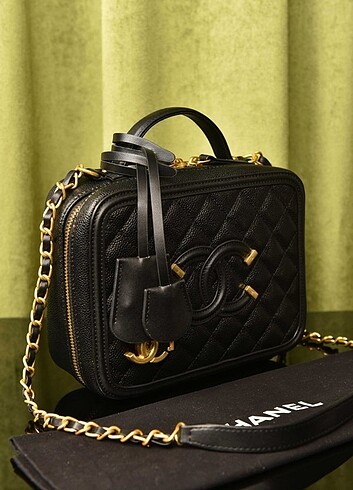 Beden CHANEL - Medium Vanity Case Bag Ölçüler: 21 × 15.5 × 8 cm