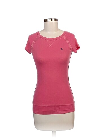 Abercrombie & Fitch T-shirt %70 İndirimli.