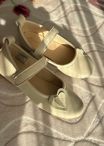 Kız Çocuk Beyaz Tokalı Babet Ayakkabı - Görsel 2