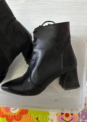 Siyah Deri topuklu Kadın Botu - Görsel 2