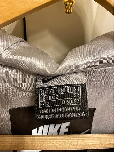 xxl Beden kahverengi Renk Orijinal Nike ceket/yağmurluk defosu yoktur