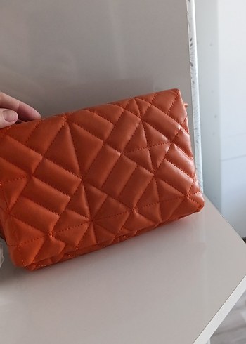  Beden Turuncu Zincir Detaylı Deri Kadın Çanta