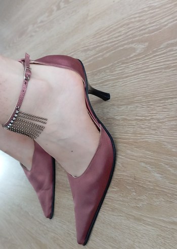 Pembe  saten Zincir Detaylı İnce Topuklu Kadın Ayakkabı - Görsel 2