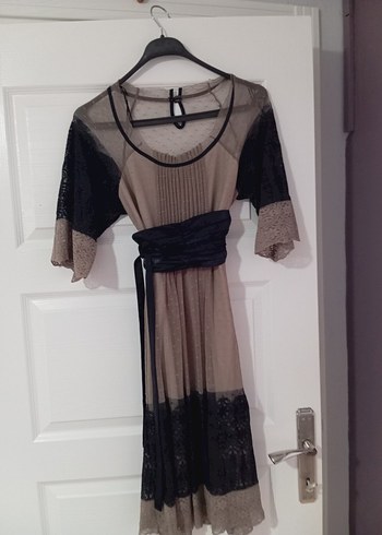 sütlü kahve ve Siyah Dantel detayli elbise - Görsel 3