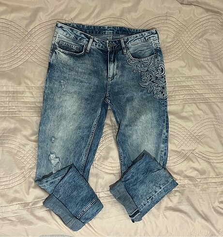Nakışlı jean