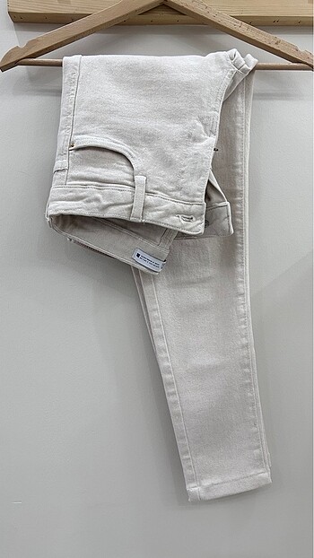 34 Beden ten rengi Renk Zara Pantolon