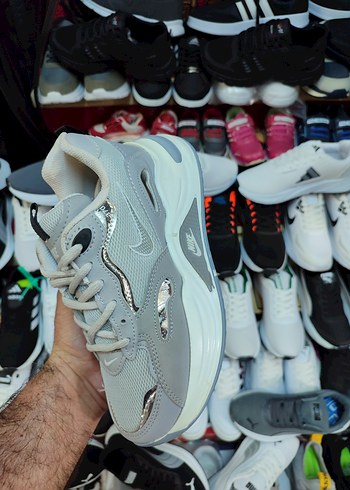Nike Gri Desenli Kadın Spor Ayakkabı