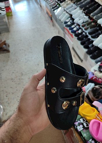 Tokalı Siyah Kadın Terlik