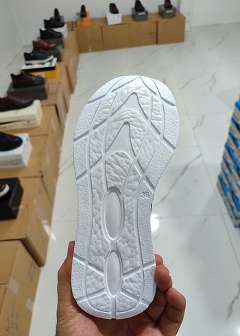36 Beden Adidas Siyah Beyaz Spor Ayakkabı