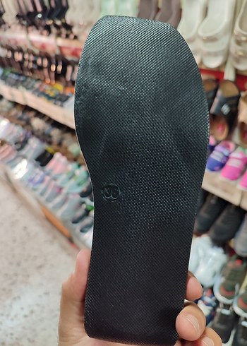 36 Beden Diger Siyah Parlak Desenli Terlik