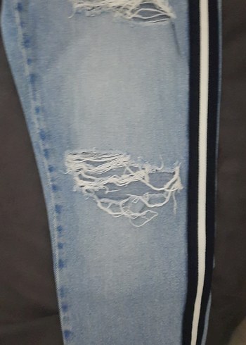 Kadın Mavi Bol Kesim Yırtık Kot Pantolon - Görsel 4