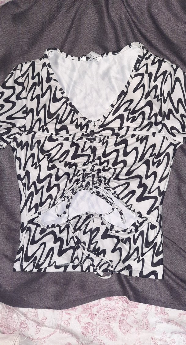 Kasın Ayarlanabilir Dekolteli Crop - Görsel 2