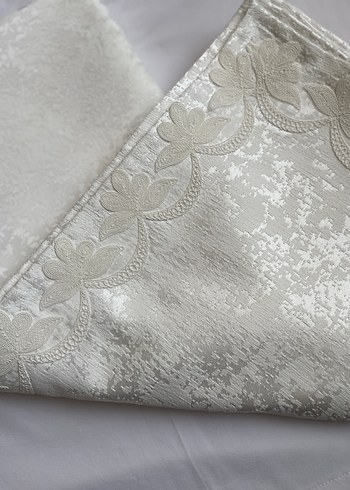 İşlemeli Beyaz Masa Örtüsü - Görsel 5