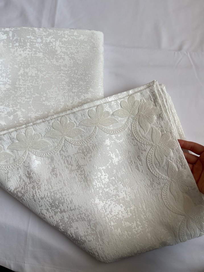 İşlemeli Beyaz Masa Örtüsü - Görsel 4