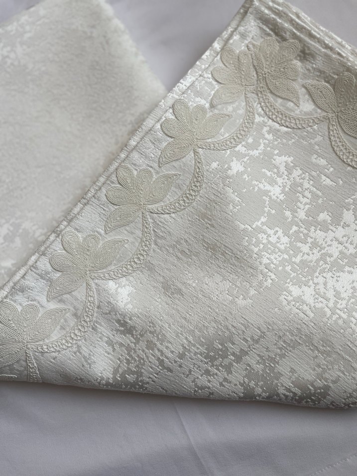 İşlemeli Beyaz Masa Örtüsü - Görsel 5