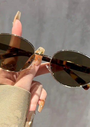 Altın Çerçeveli Gri Oval Güneş Gözlüğü - Görsel 2