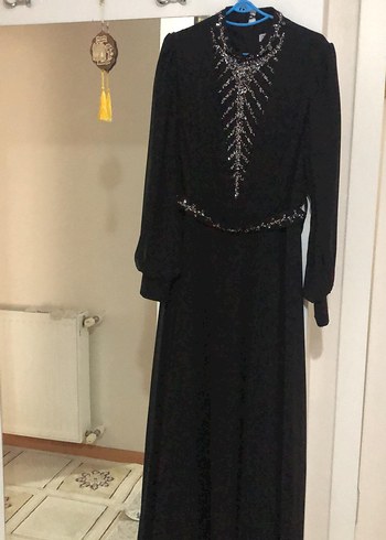 Uzun Siyah Gotik Nakışlı Abiye Elbise