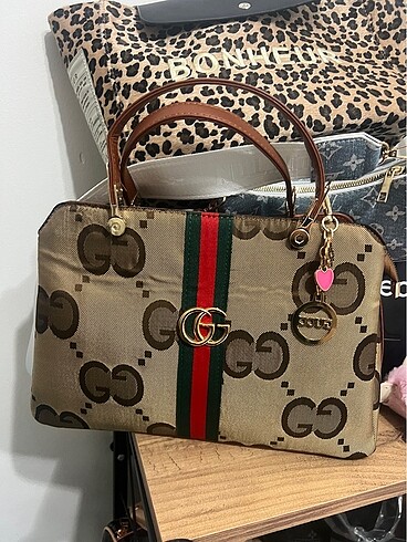 Gucci kol çantası büyük