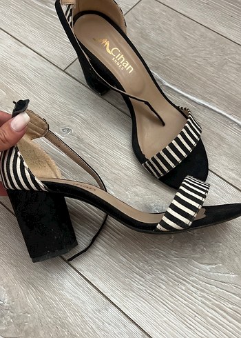 Diğer Zebra Desenli Siyah Blok Topuklu Kadın Ayakkabı