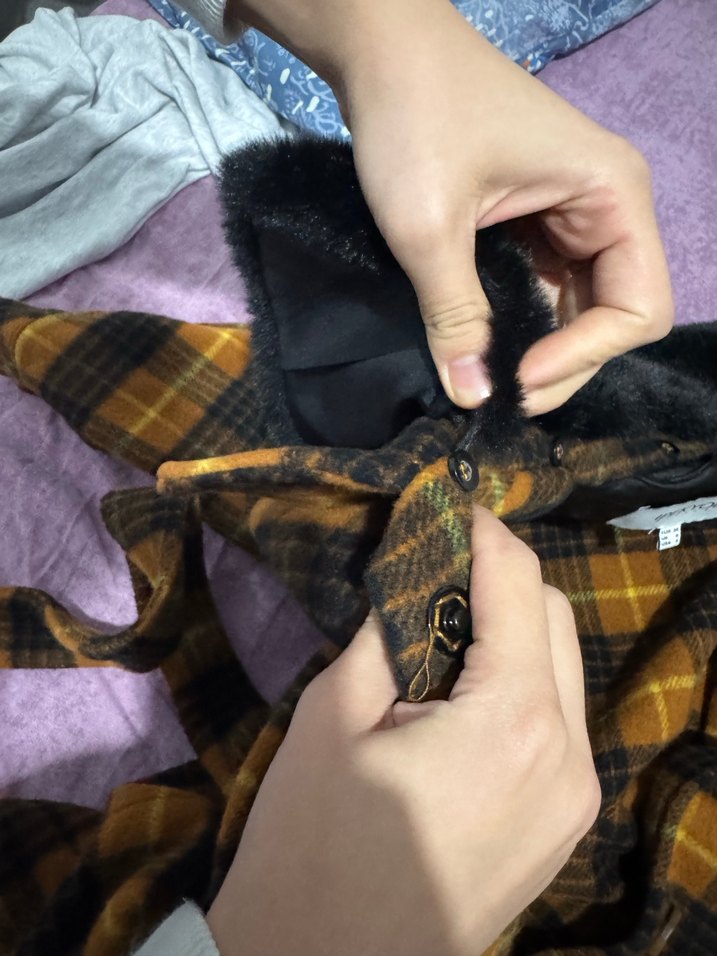 Düğmeli Ekose Desenli Kadın Kaban - Görsel 3