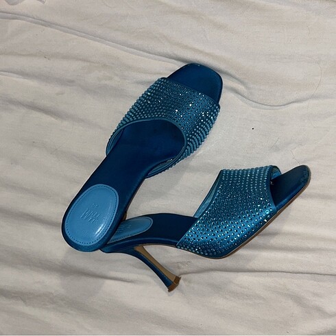 H&M Taşlı ince topuk sandalet